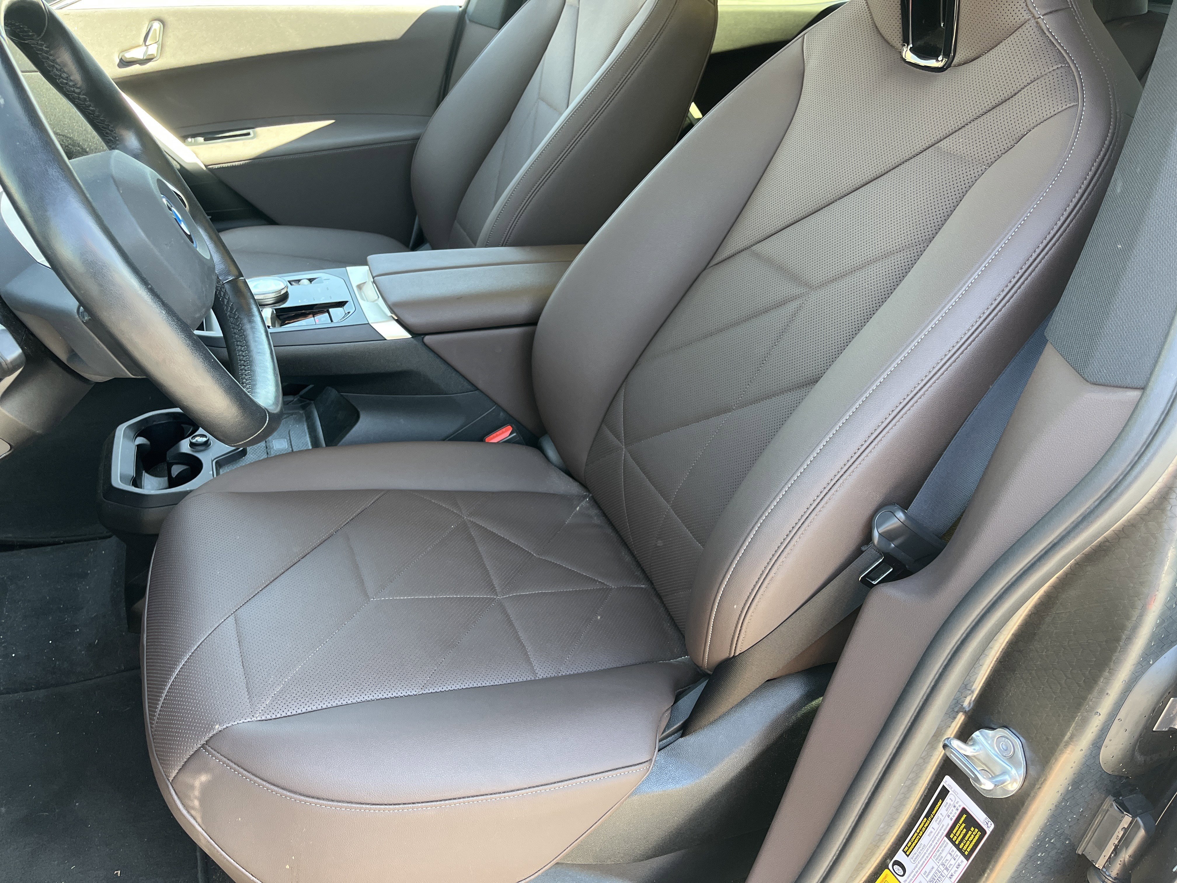 Used 2023 BMW iX xDrive50 w/ Sport Package AWD/4WD image 16