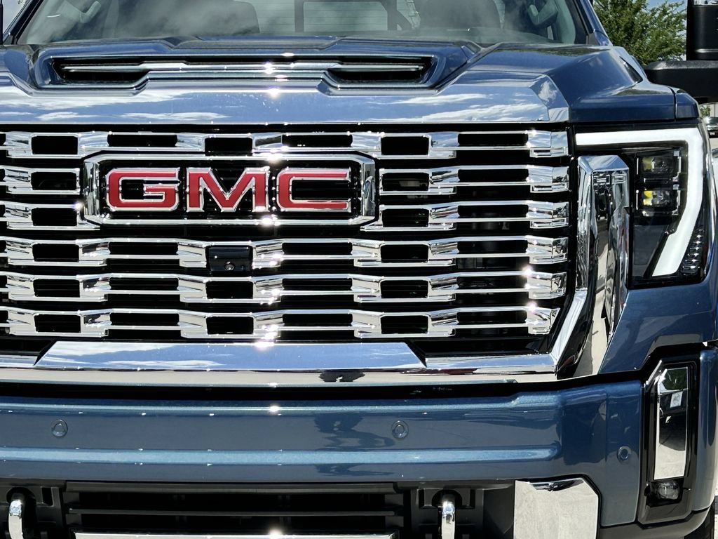 Used 2025 GMC Sierra 3500 Denali AWD/4WD image 9