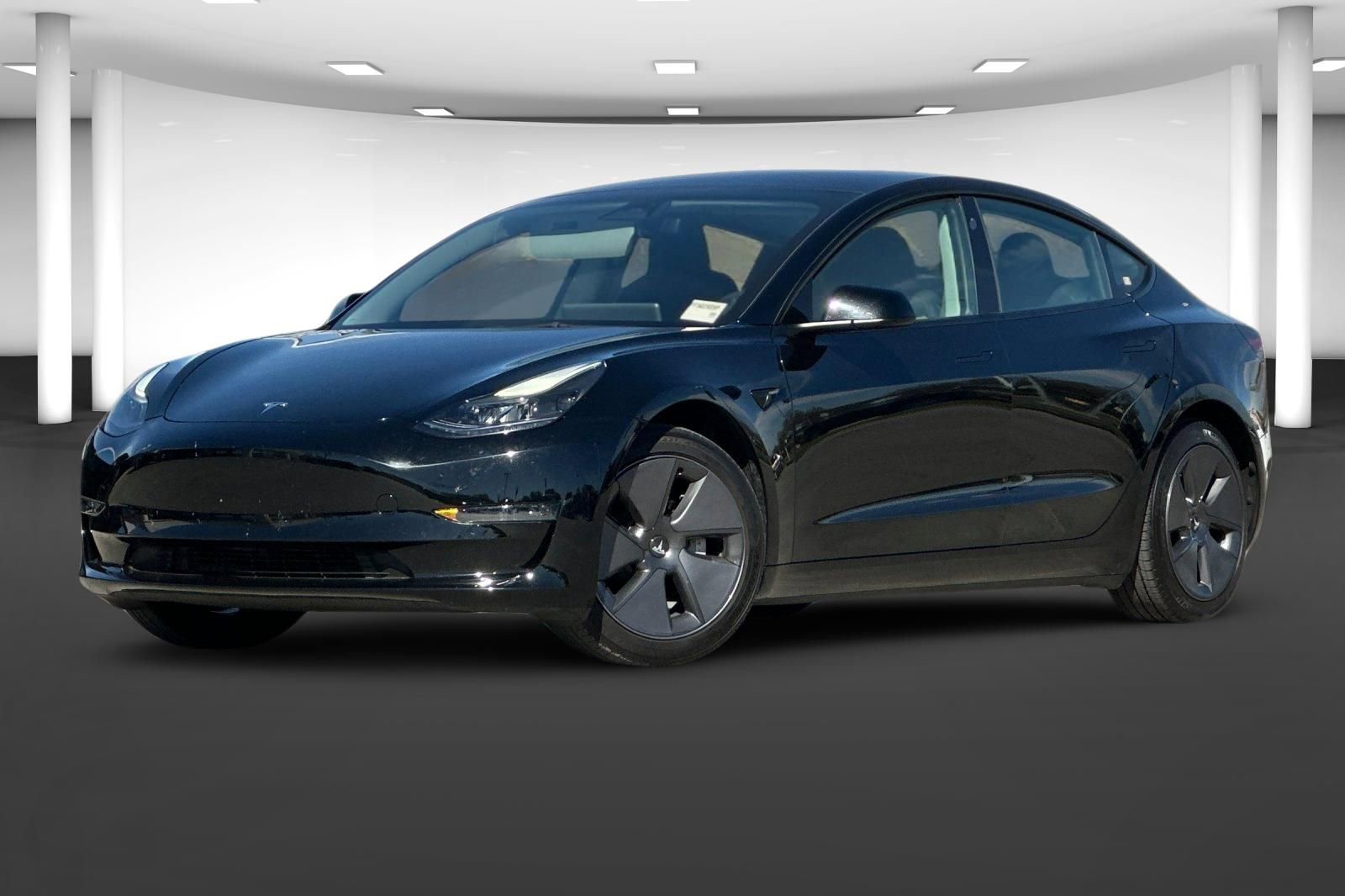 Used 2023 Tesla Model 3 Standard Range image 2