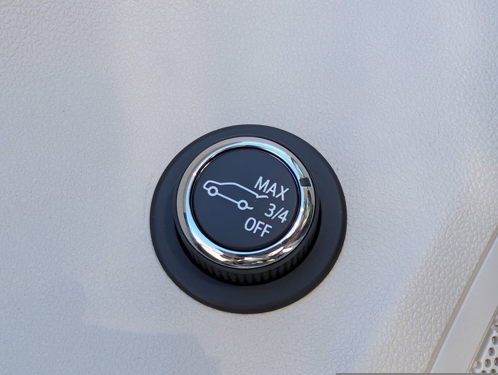 Used 2023 Buick Envision Avenir AWD/4WD image 37