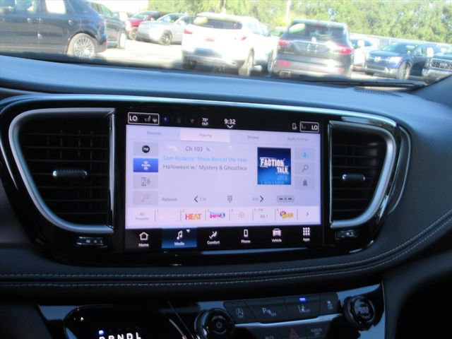 New 2026 Chrysler Pacifica Select FWD image 22