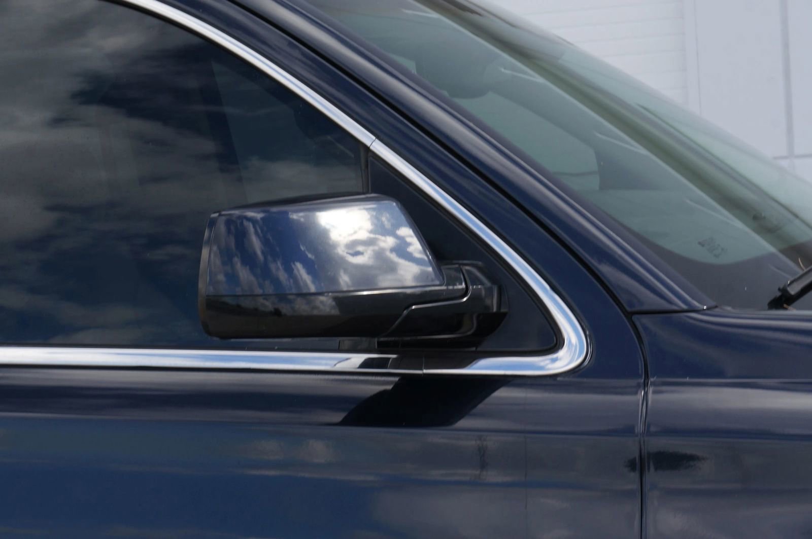 Used 2017 GMC Yukon Denali w/ Open Road Package image 19