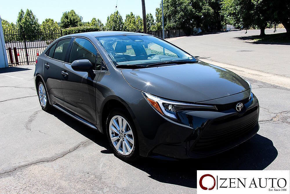 Used 2026 Toyota Corolla LE w/ LE Premium Package FWD image 1