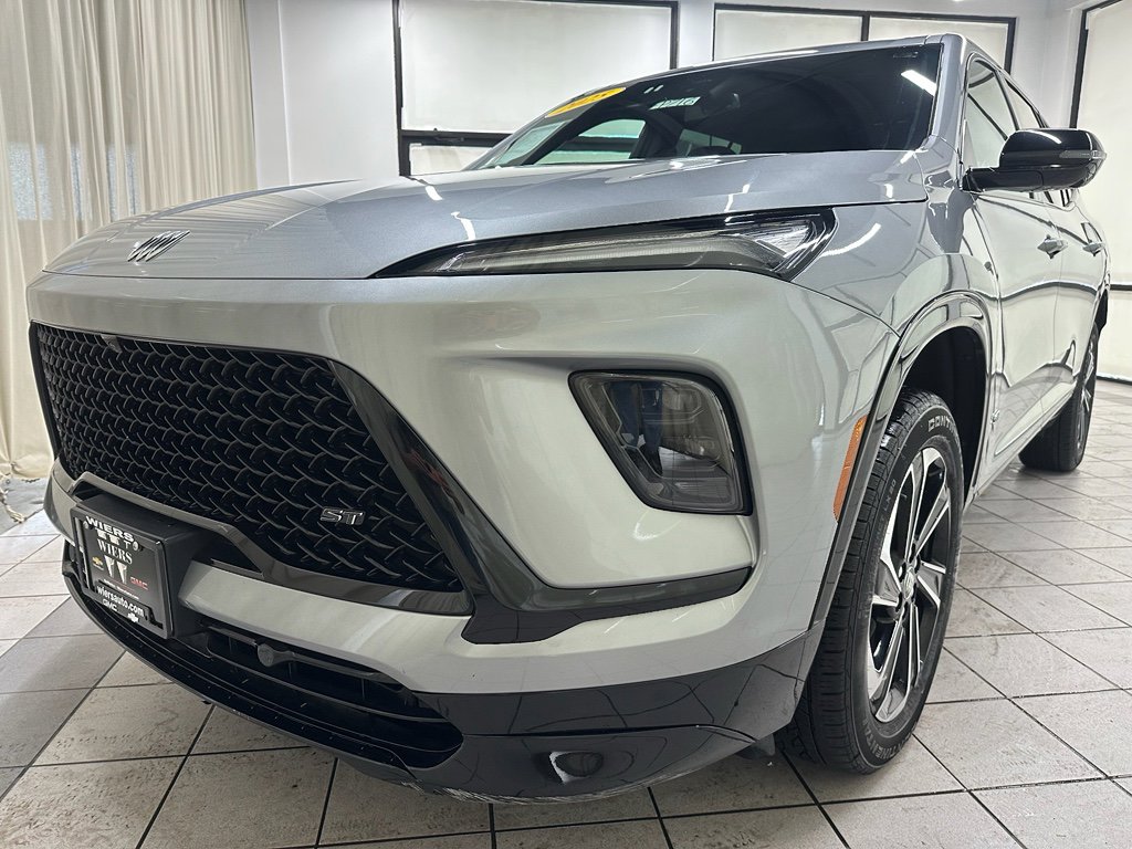 Certified 2025 Buick Enclave Sport Touring image 11