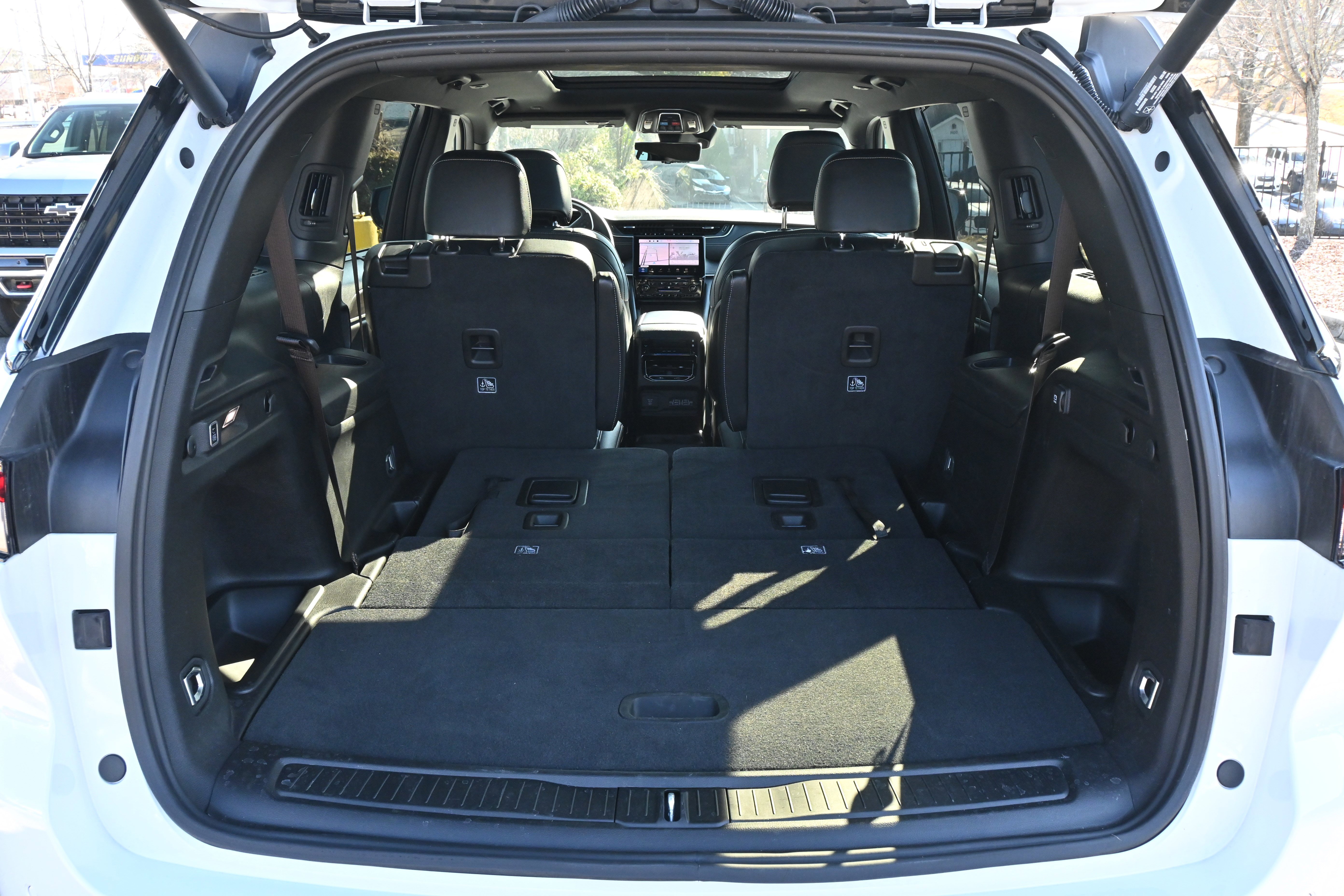 Used 2025 Jeep Grand Cherokee L Limited w/ Luxury Tech Group II image 15