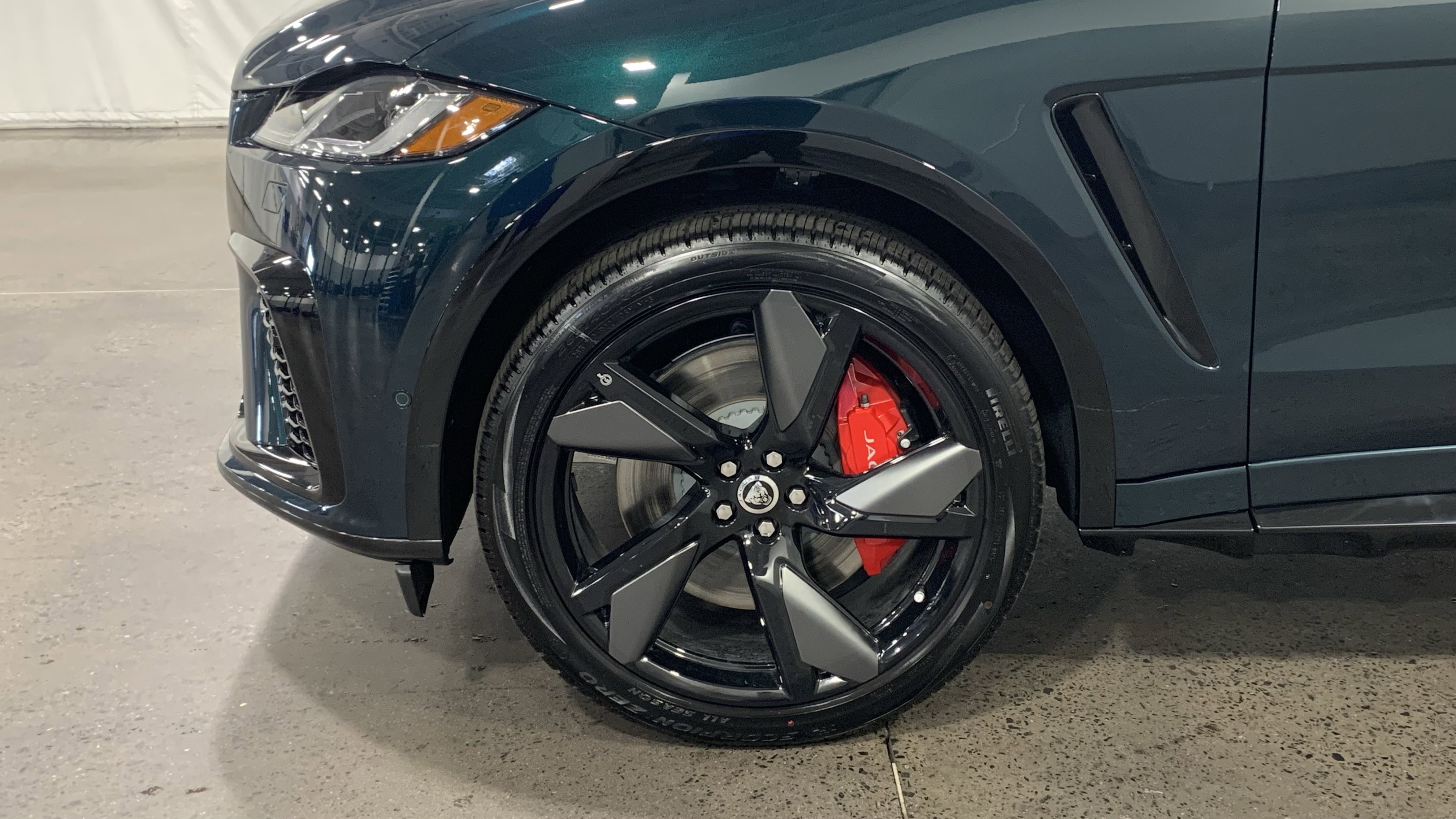 New 2026 Jaguar F-PACE SVR 575 Edition image 10