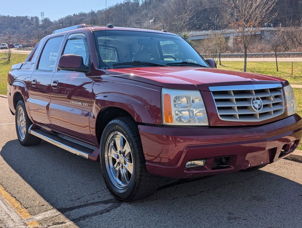 Used 2005 Cadillac Escalade EXT image 2