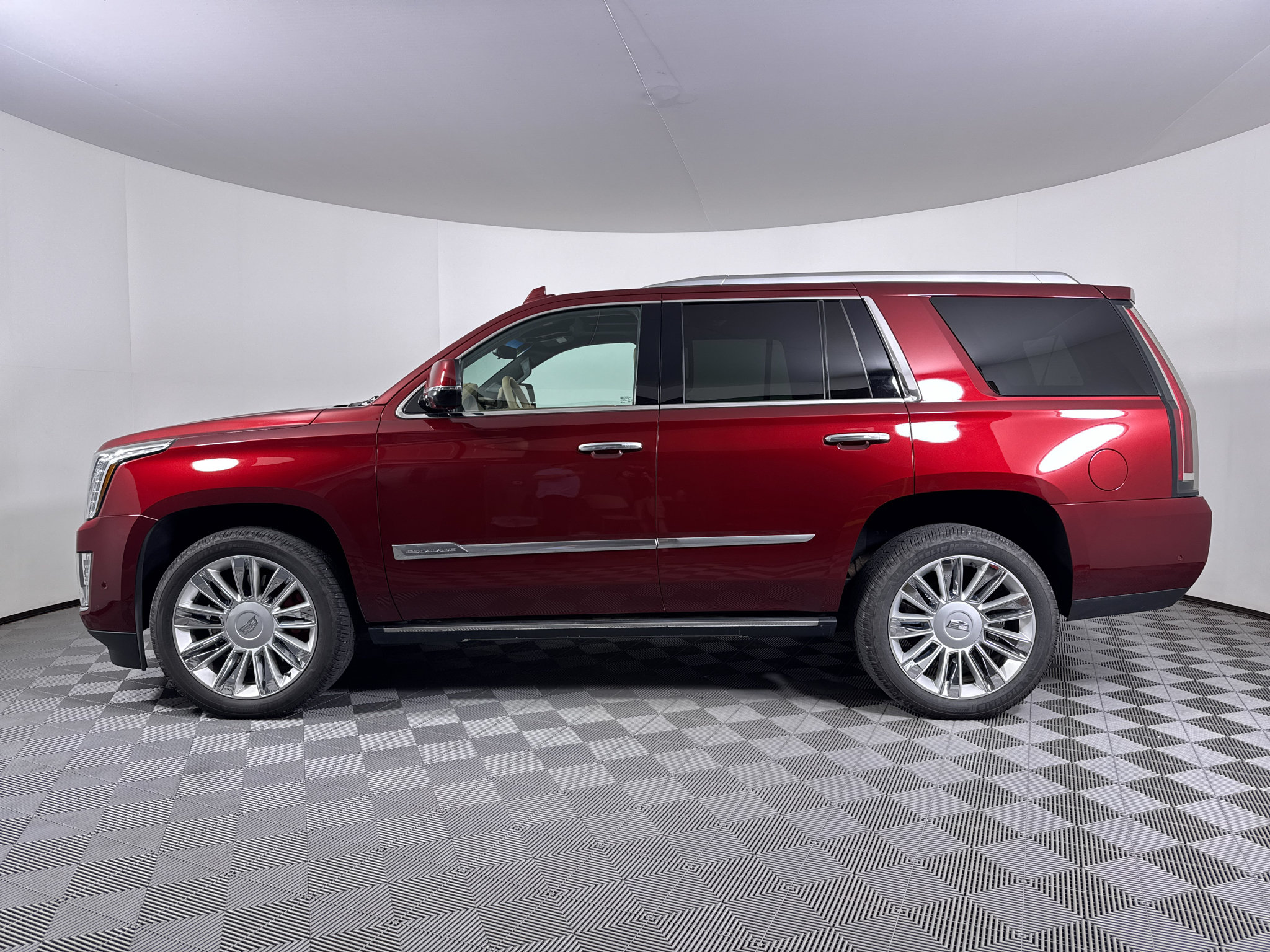 Used 2018 Cadillac Escalade Platinum AWD/4WD image 12