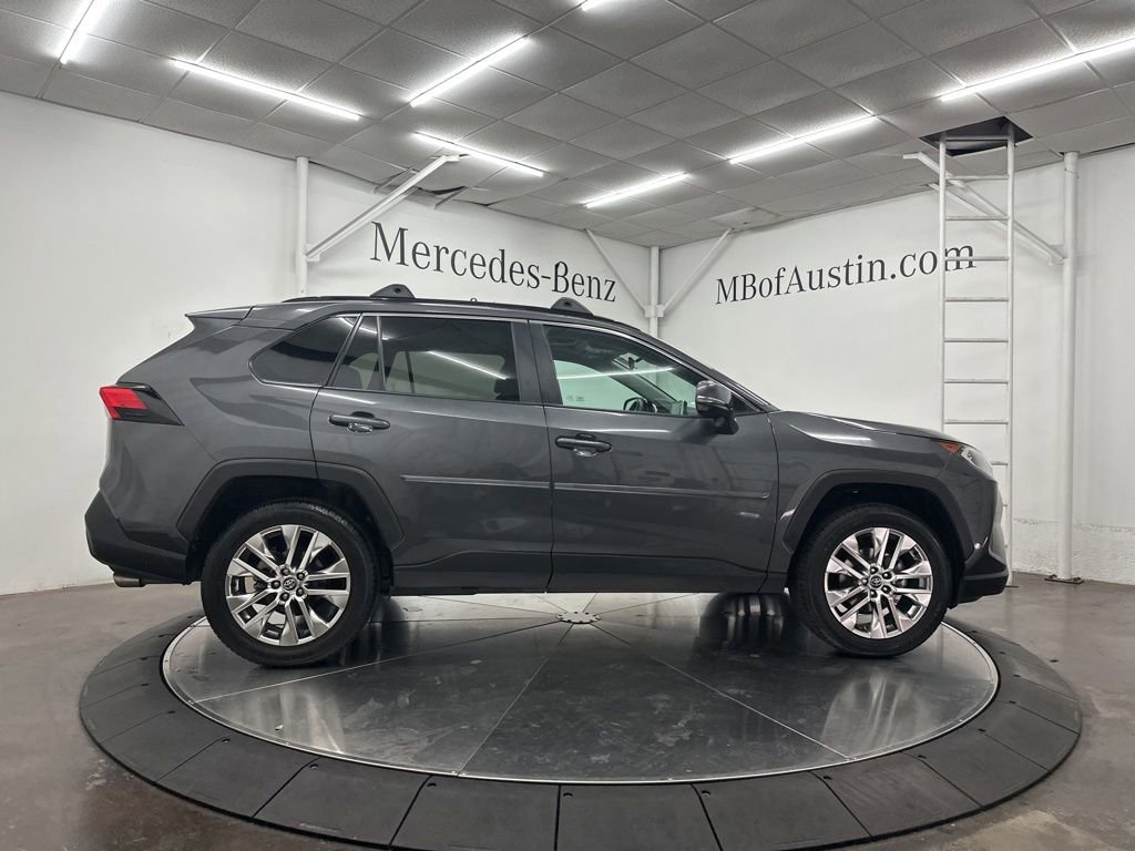 Used 2020 Toyota RAV4 XLE Premium FWD image 8