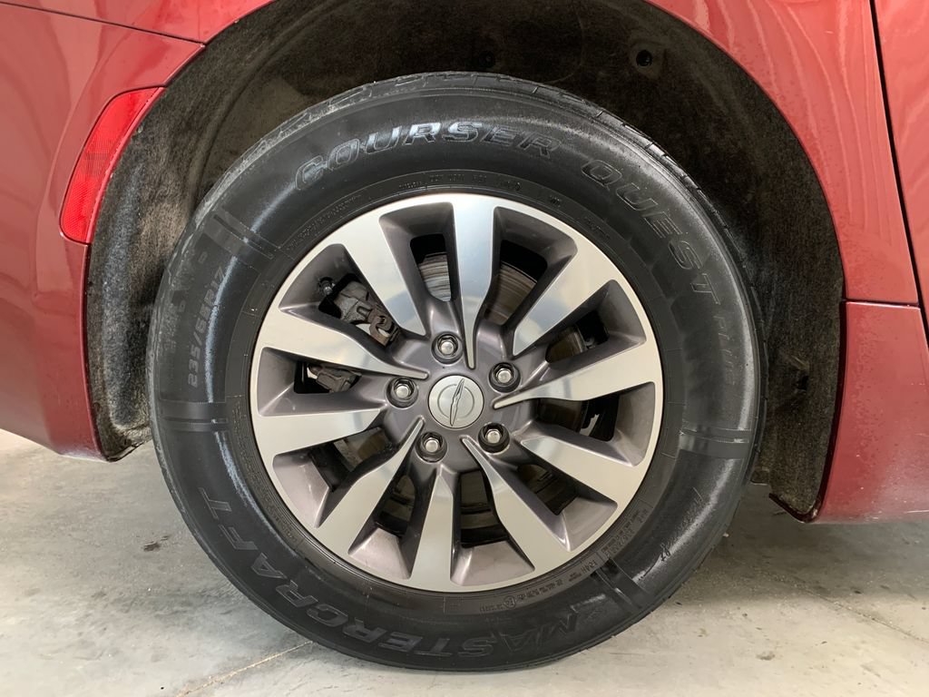 Used 2019 Chrysler Pacifica Touring-L Plus FWD image 9