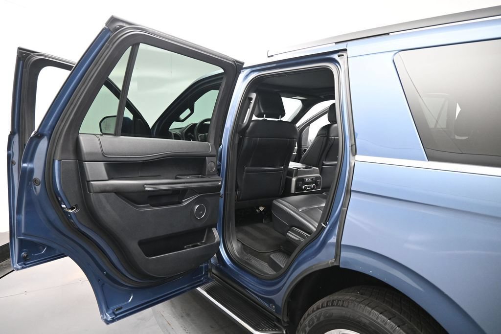 Used 2019 Ford Expedition XLT w/ Equipment Group 202A RWD image 19