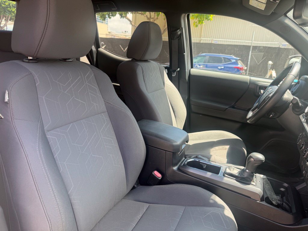 Used 2018 Toyota Tacoma TRD Sport AWD/4WD image 14