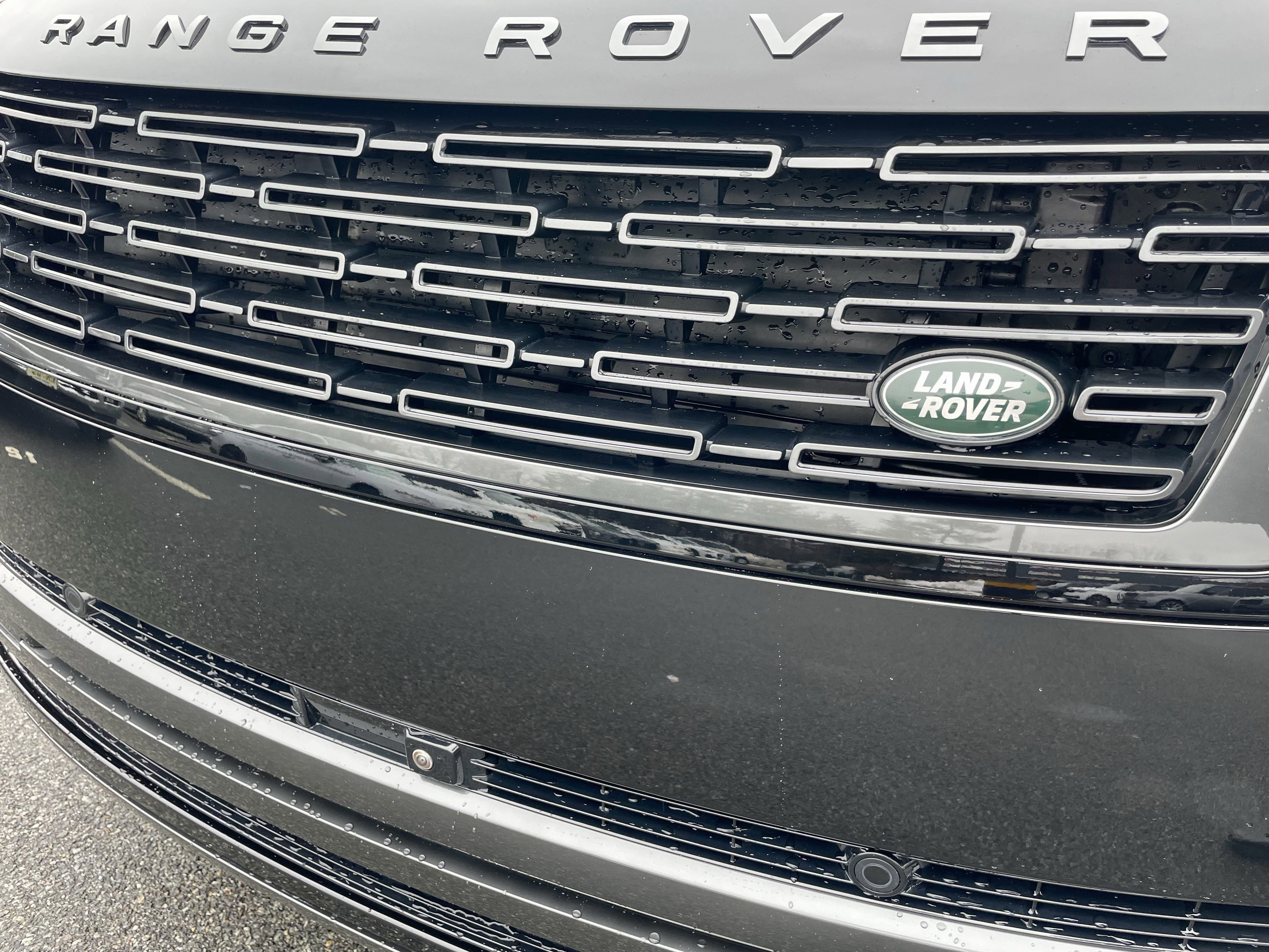 Certified 2025 Land Rover Range Rover SE image 32