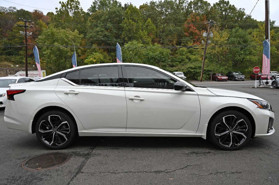 Used 2023 Nissan Altima 2.5 SR w/ SR Premium Package image 10