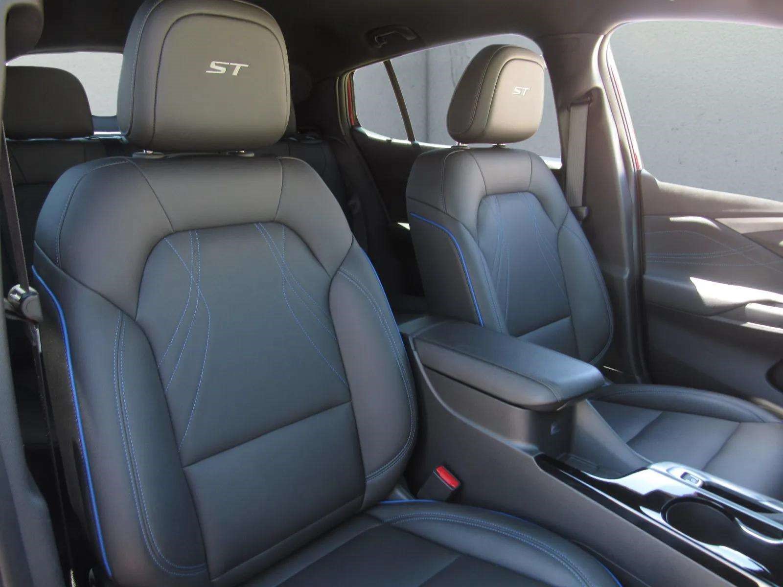 Used 2025 Buick Envista Sport Touring w/ Convenience I Package FWD image 10