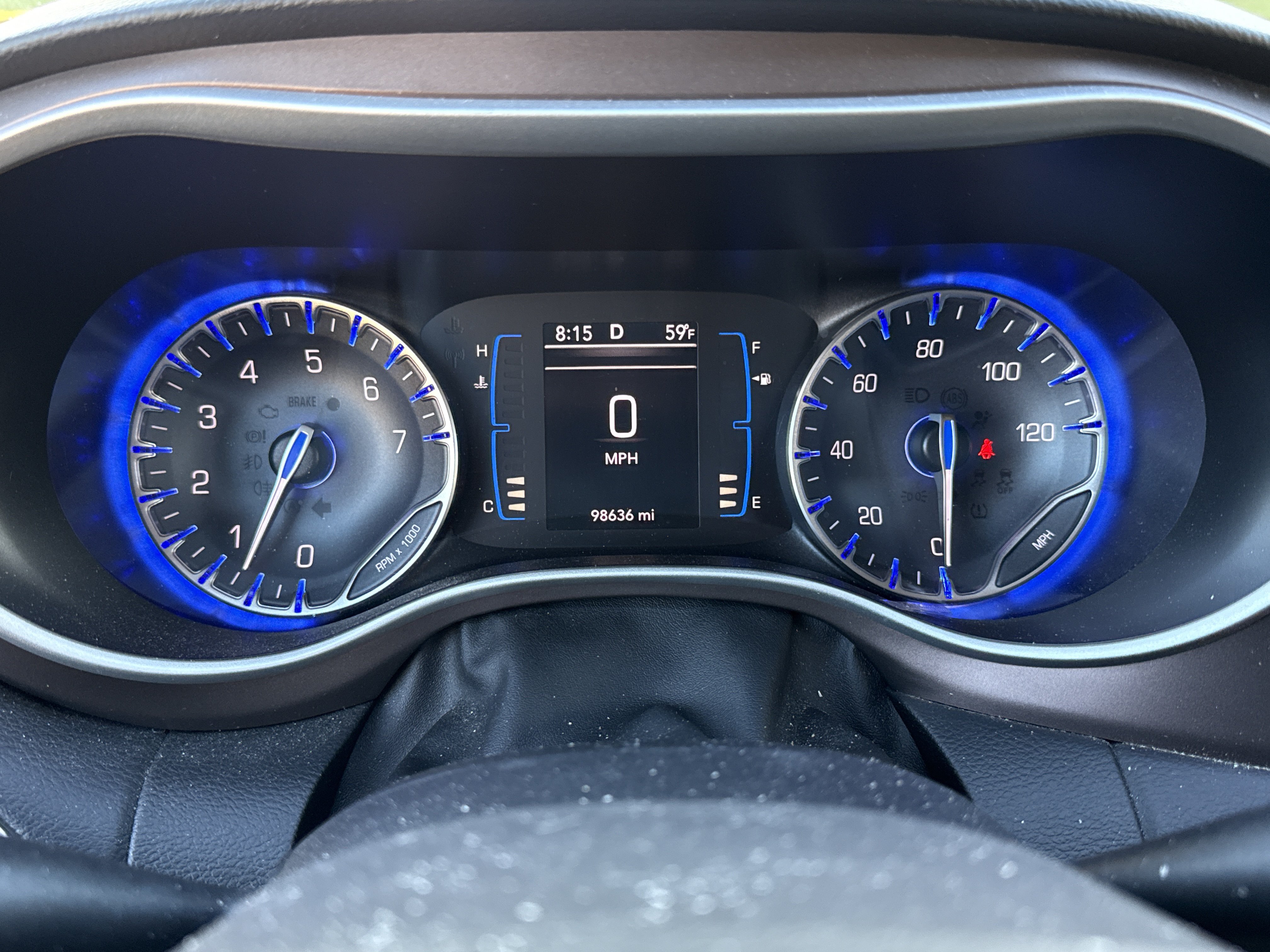 Used 2017 Chrysler Pacifica Touring-L w/ Tire & Wheel Group FWD image 4