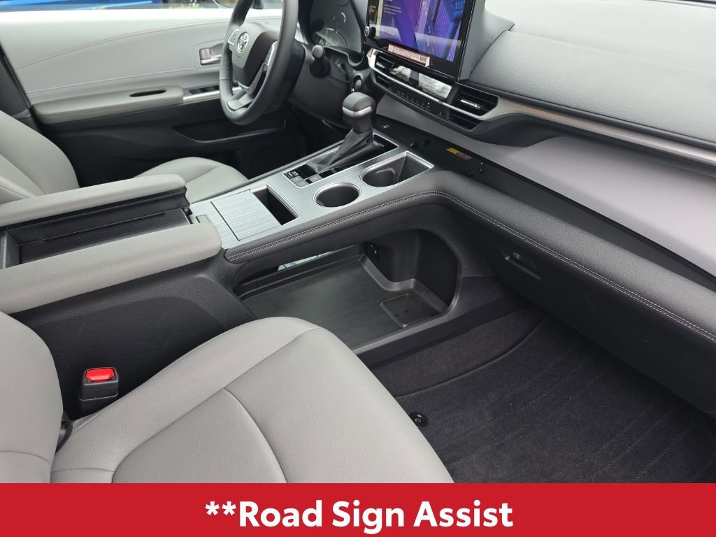 Used 2025 Toyota Sienna XLE image 16