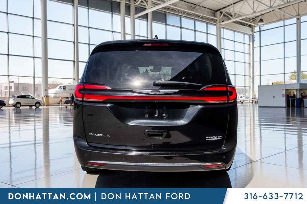 Used 2023 Chrysler Pacifica Touring-L image 29