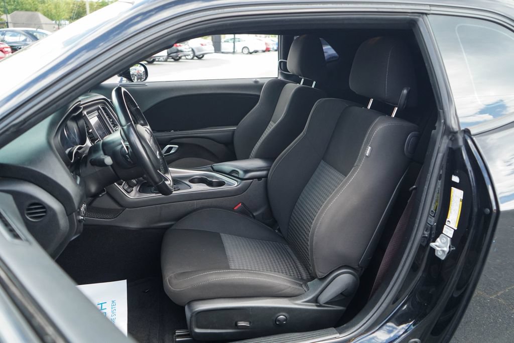 Used 2022 Dodge Challenger R/T RWD image 6