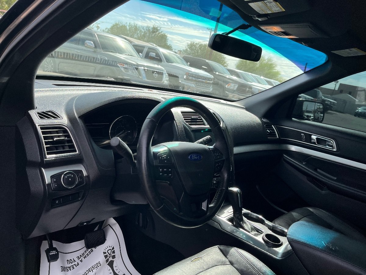 Used 2016 Ford Explorer XLT w/ Equipment Group 202A FWD image 26