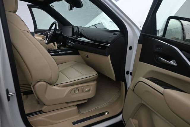 Used 2023 Cadillac Escalade Premium Luxury AWD/4WD image 19