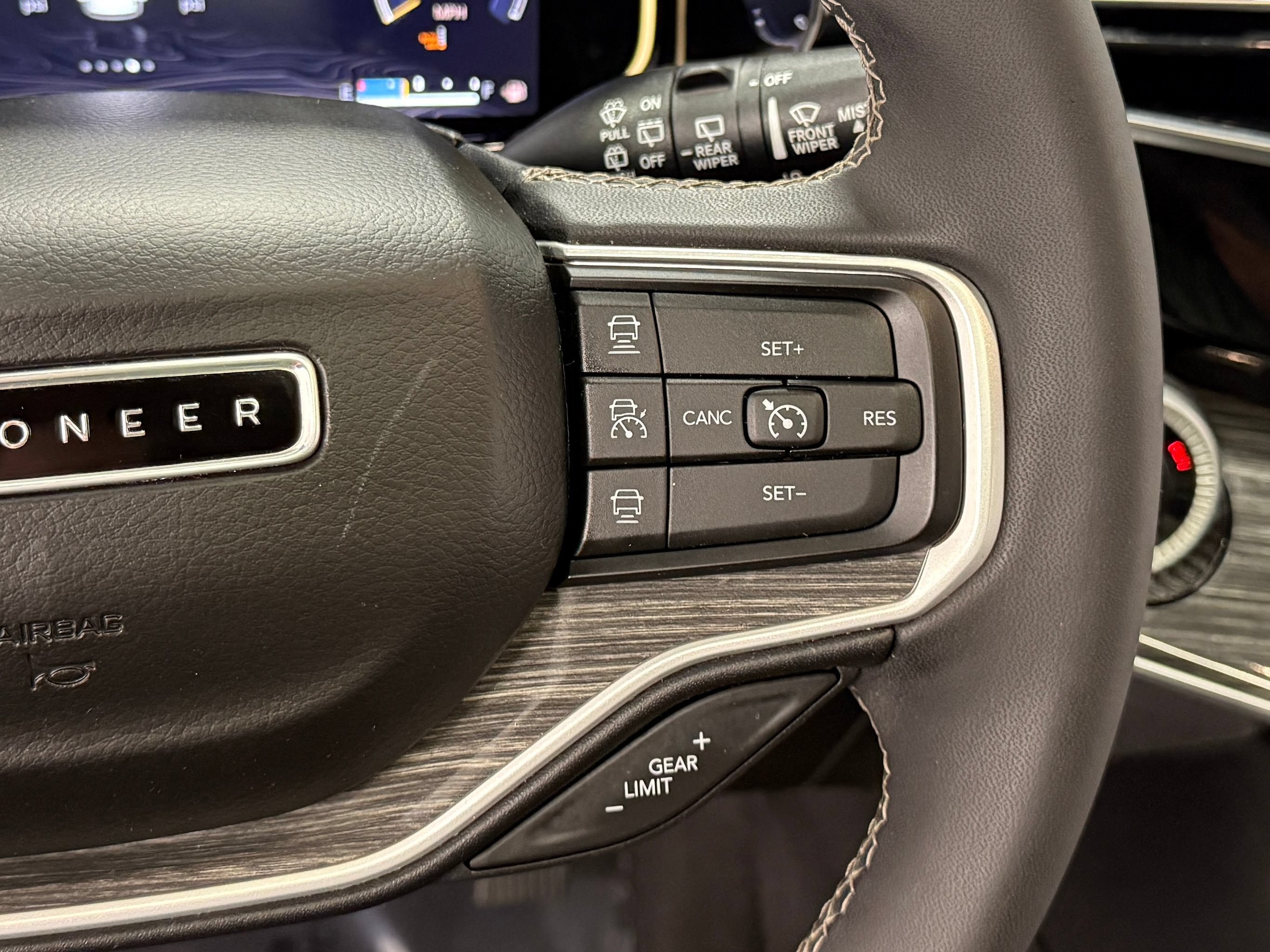 Used 2022 Jeep Wagoneer Series III w/ Premium Group I AWD/4WD image 23