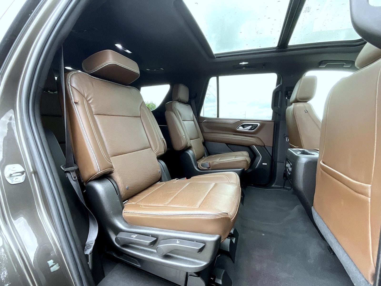 Used 2021 Chevrolet Tahoe High Country w/ Premium Package AWD/4WD image 22