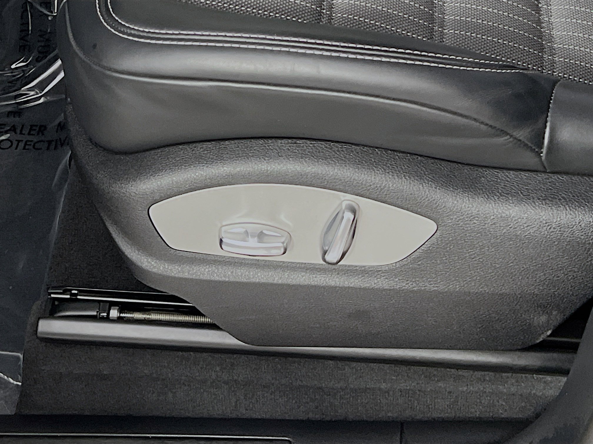 Used 2025 Porsche Macan Turbo image 16