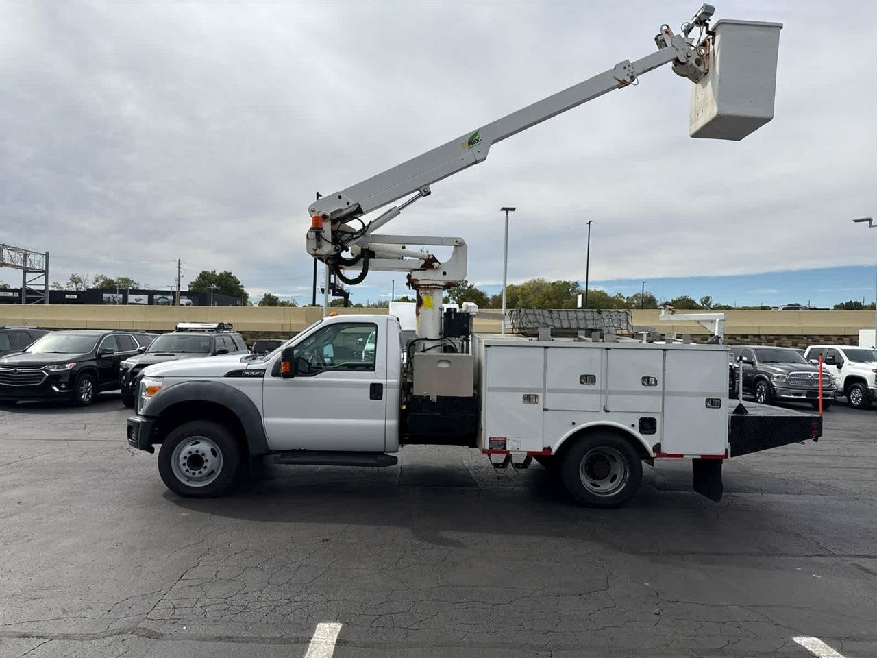 Used 2012 Ford F550 Luxury w/ PWR Equipment Group RWD image 5