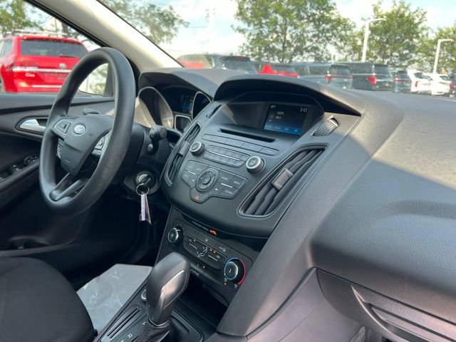 Used 2017 Ford Focus SE FWD image 31