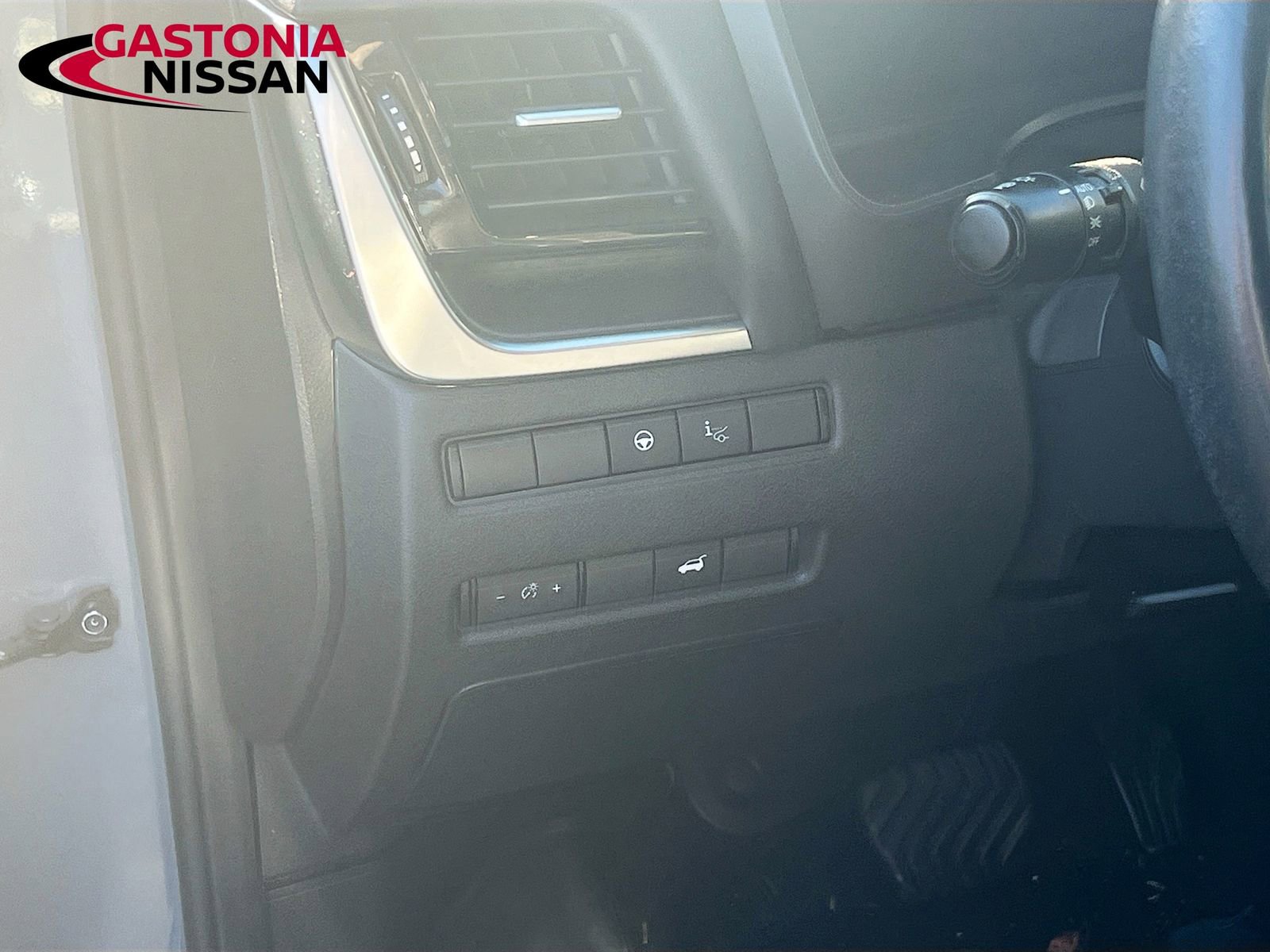 Used 2021 Nissan Rogue Platinum image 13