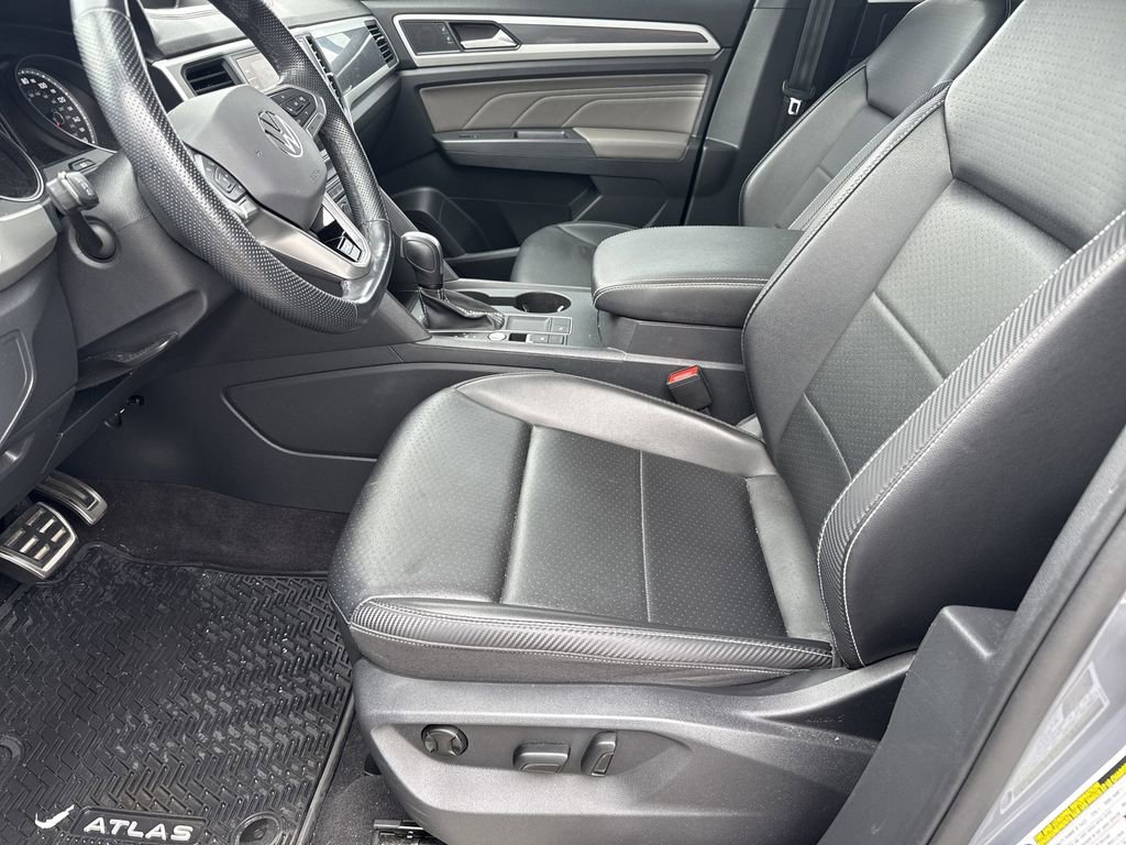 Used 2021 Volkswagen Atlas Cross Sport SE w/ Panoramic Sunroof Package FWD image 12