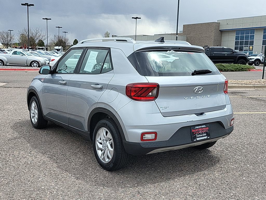 Used 2020 Hyundai Venue SEL FWD image 6