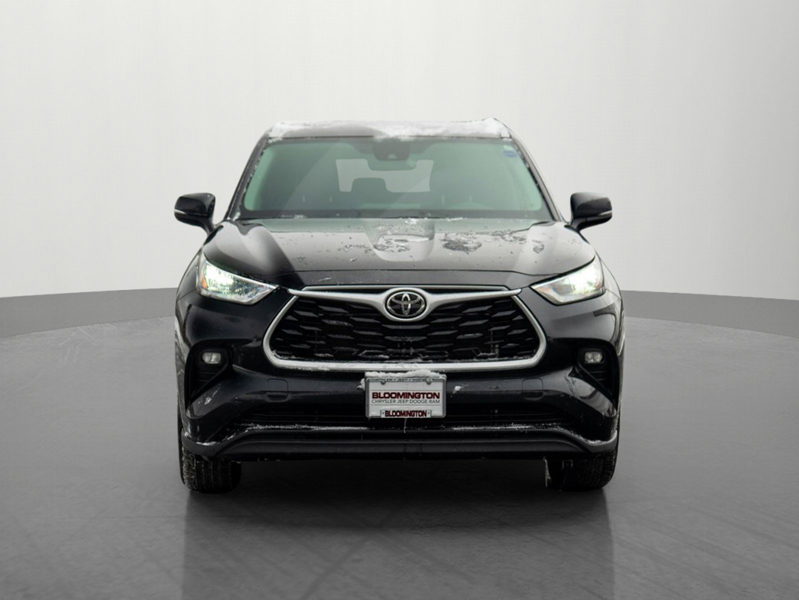 Used 2025 Toyota Highlander XLE image 2