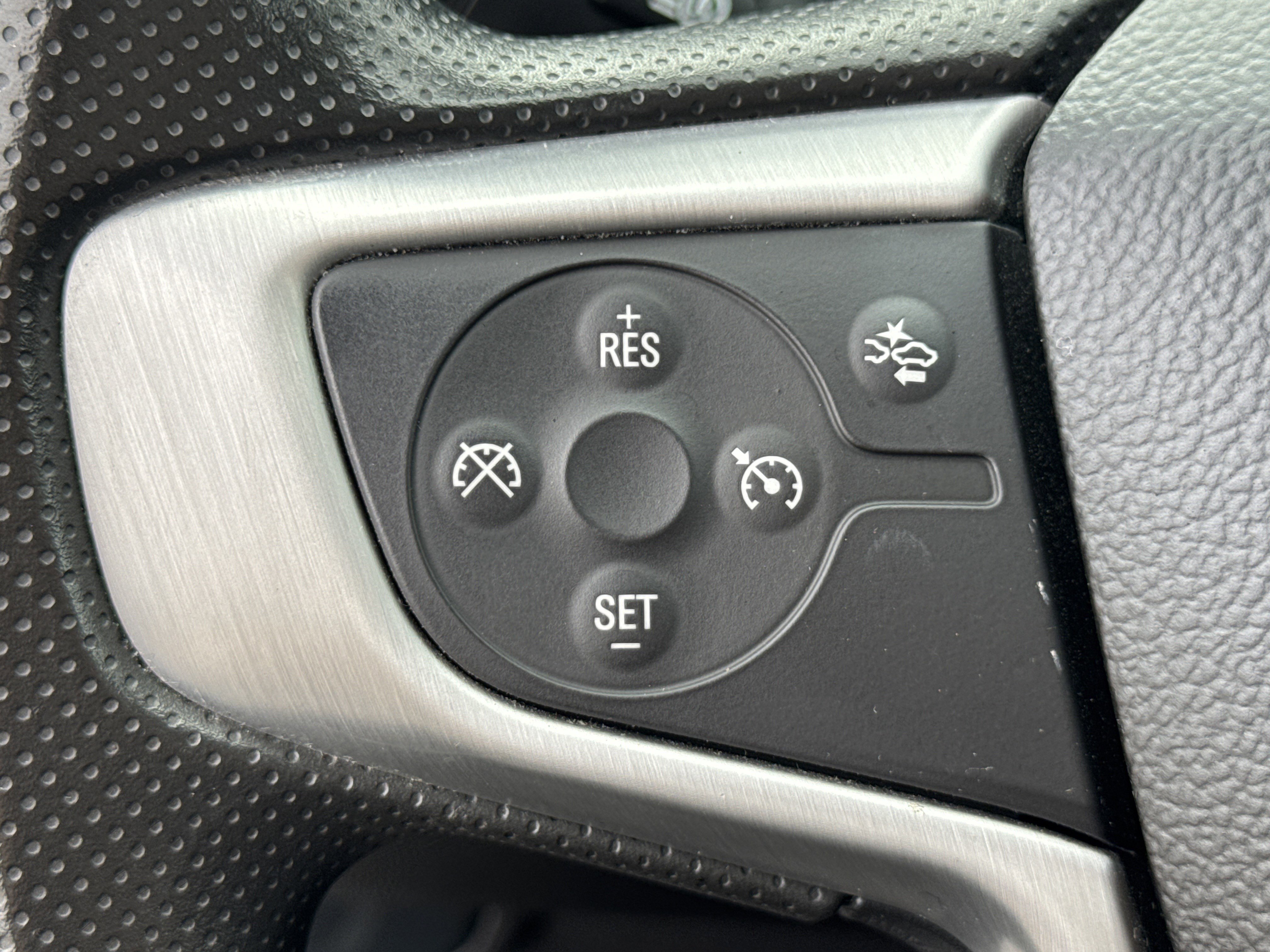 Used 2024 GMC Terrain SLE image 31