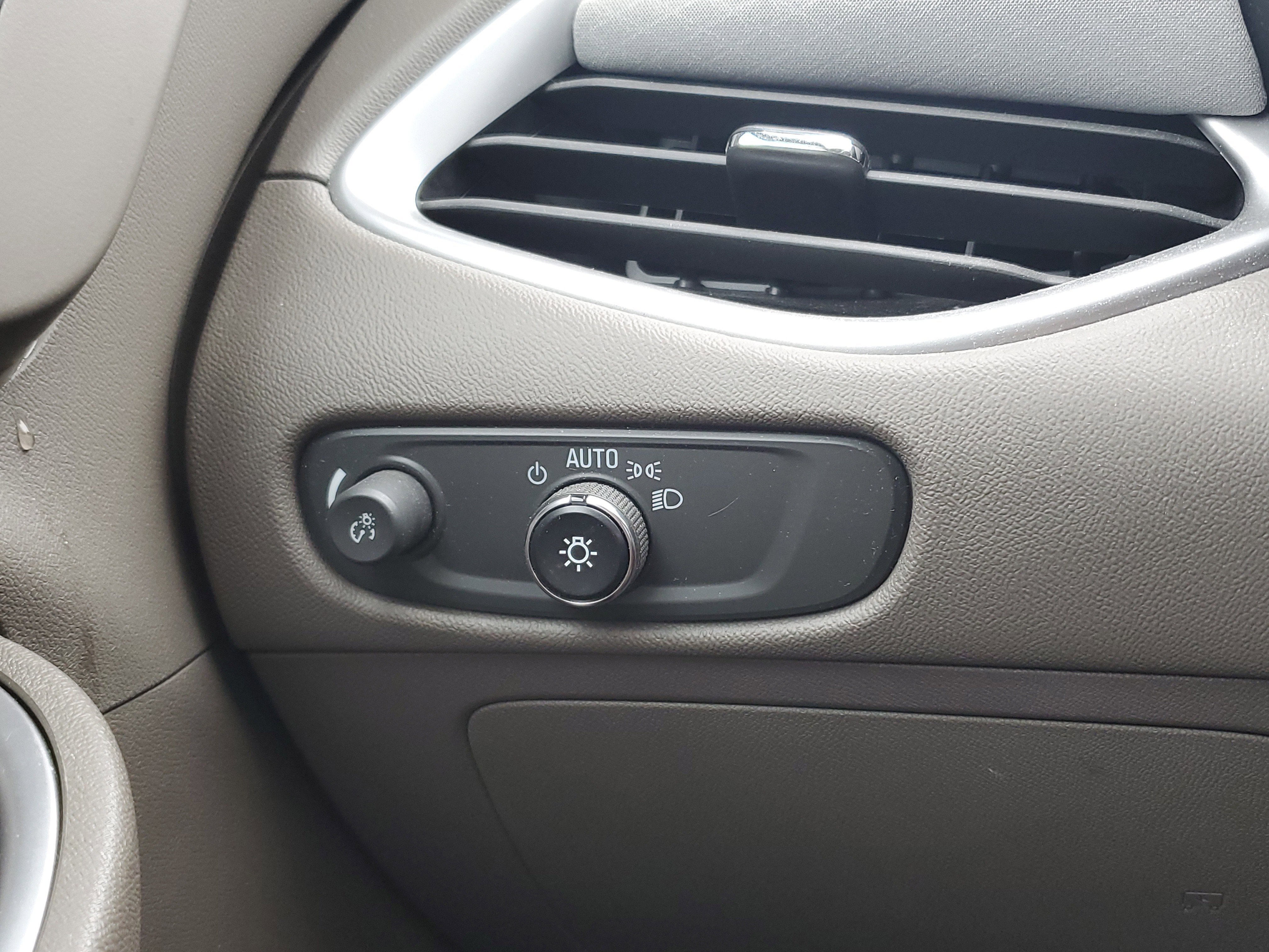 Used 2022 Chevrolet Malibu LT image 28