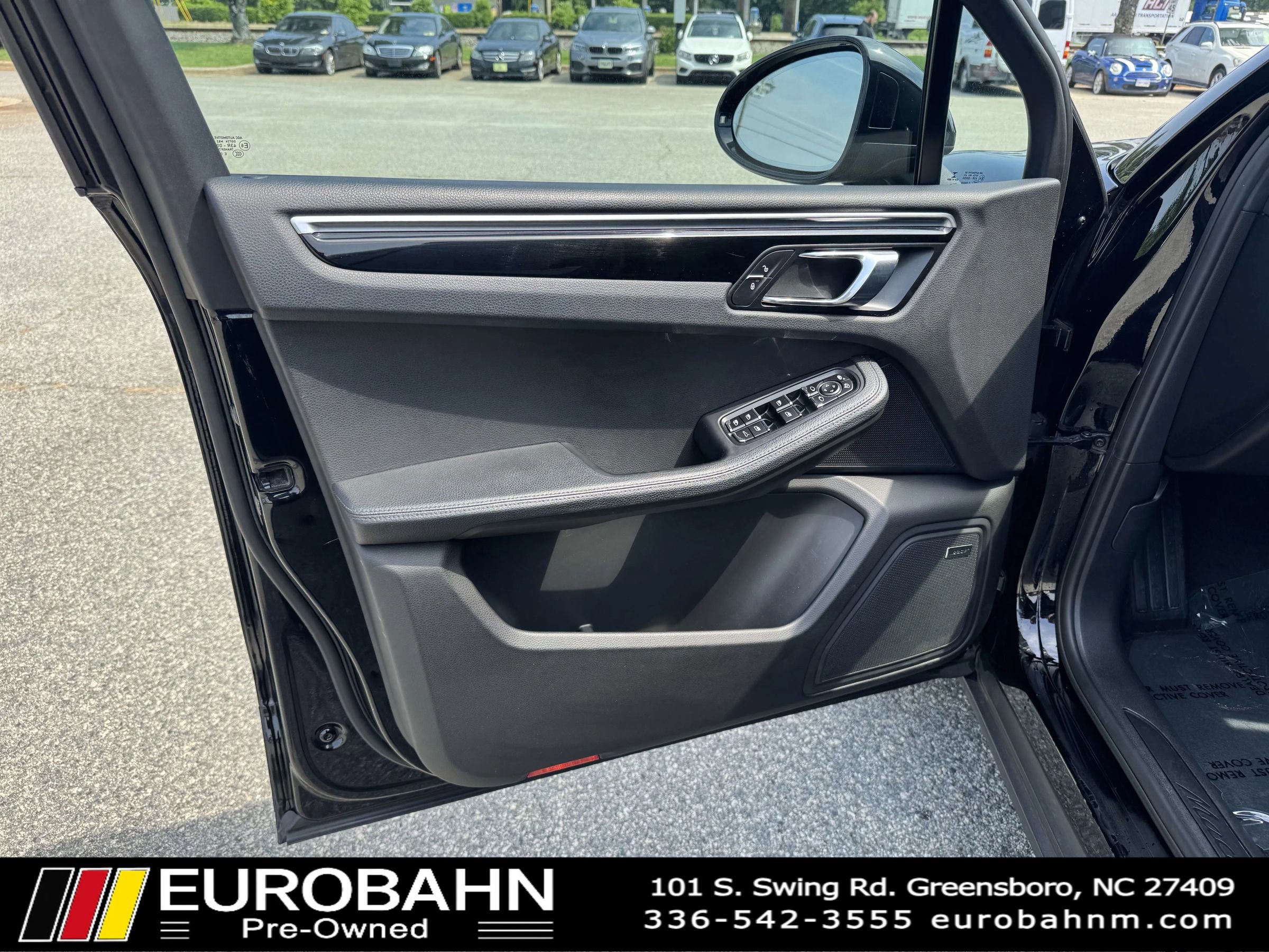 Used 2017 Porsche Macan AWD/4WD image 10