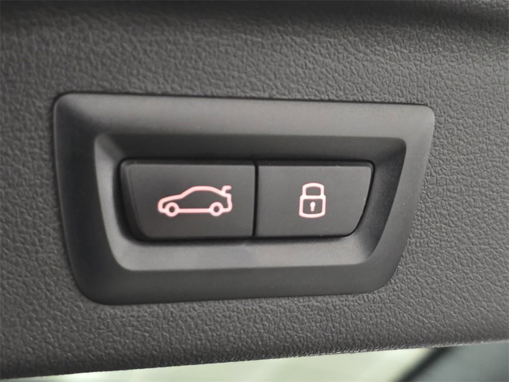 Used 2024 BMW X7 xDrive40i w/ M Sport Package image 27