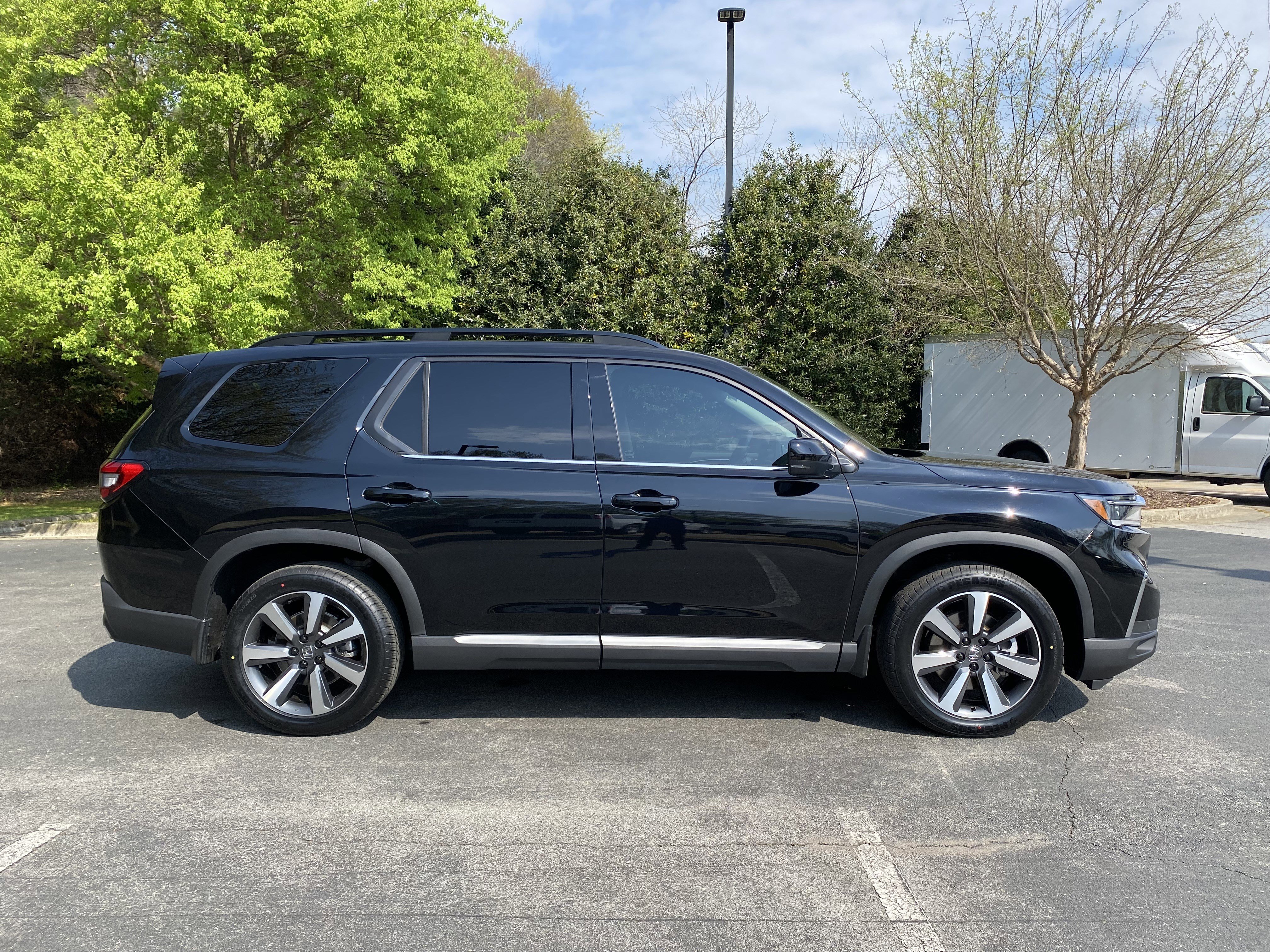 Used 2024 Honda Pilot Touring image 10