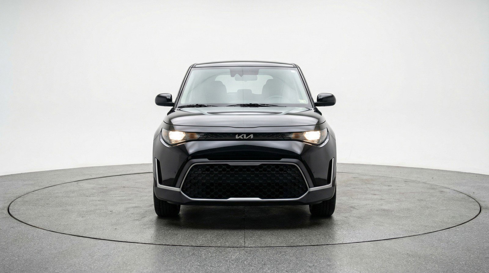 Used 2025 Kia Soul LX w/ LX Technology Package image 2