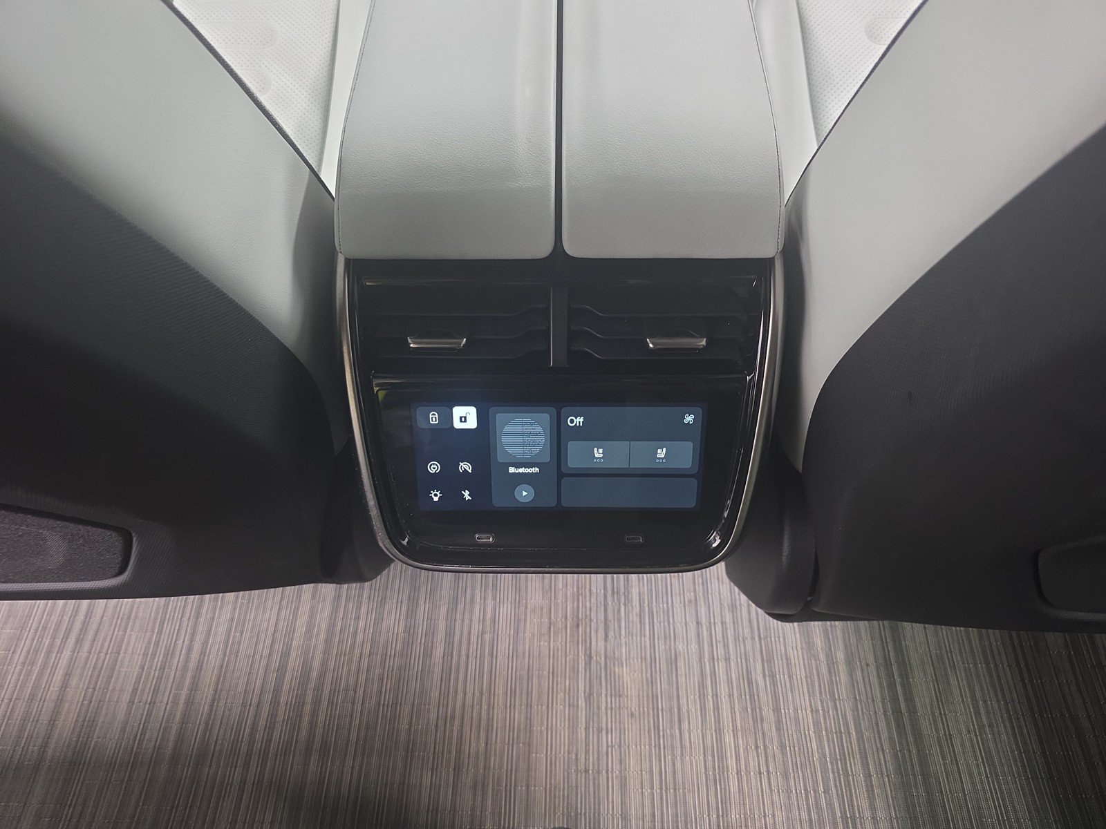 Used 2023 Rivian R1S Adventure AWD/4WD image 30