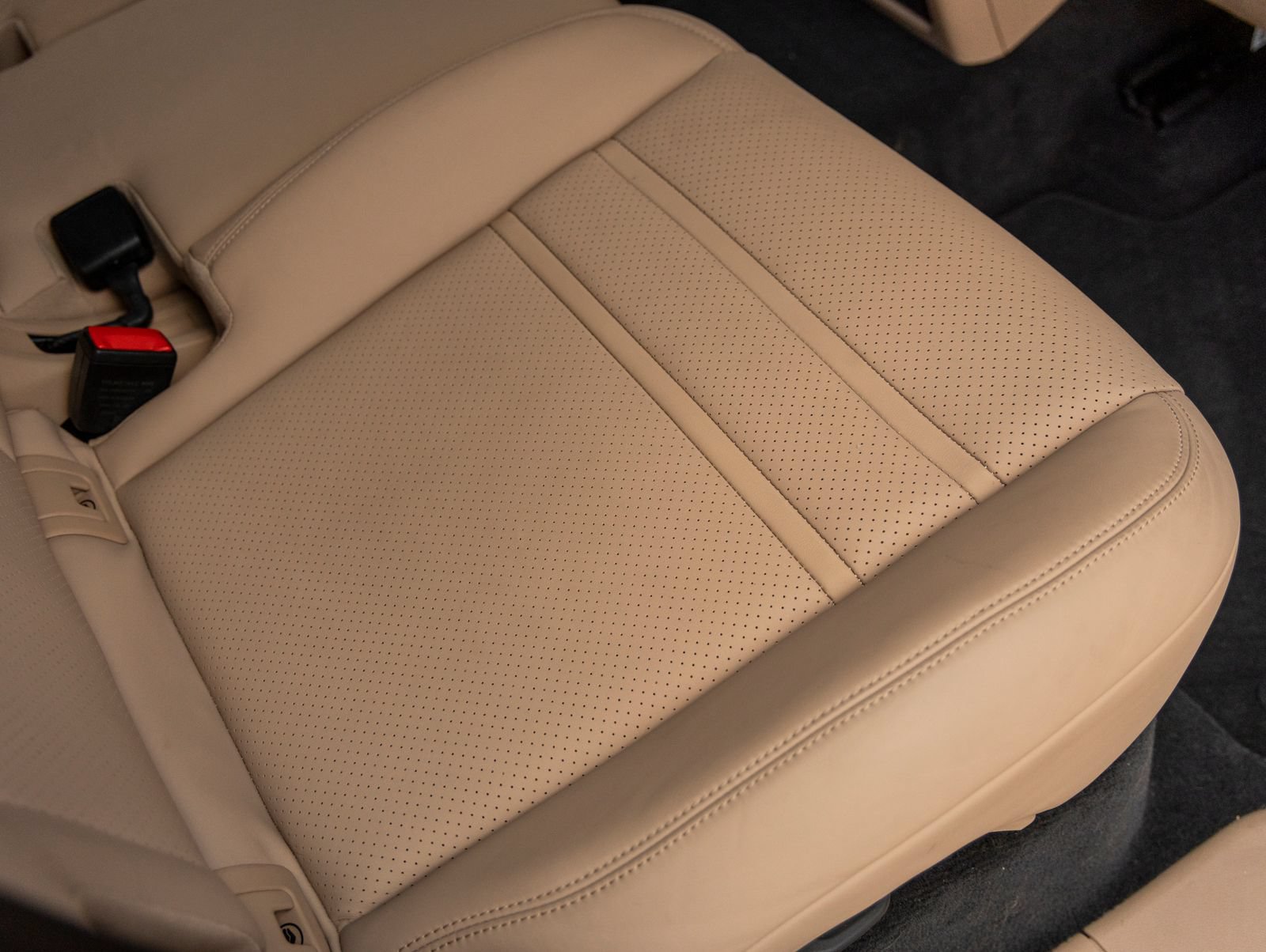 Certified 2023 Porsche Cayenne AWD/4WD image 41