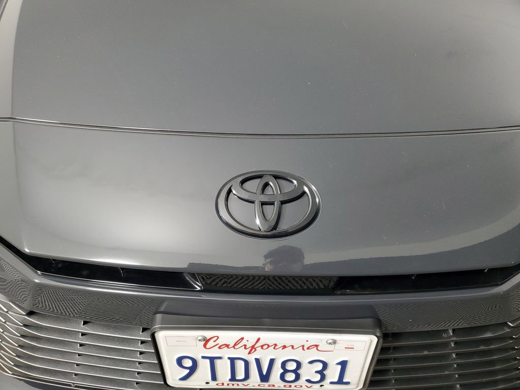 Used 2025 Toyota Camry XLE image 10
