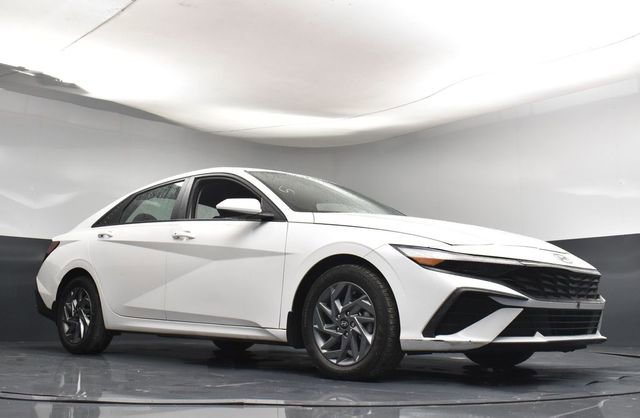 Used 2024 Hyundai Elantra SEL FWD image 29