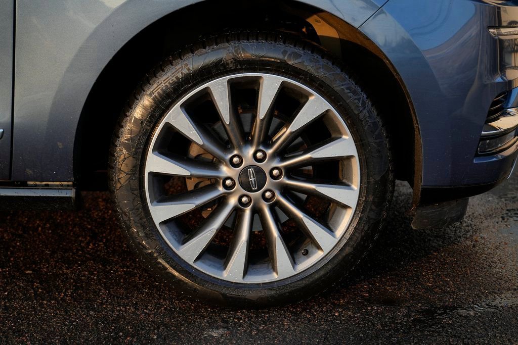 Used 2019 Lincoln Navigator Select image 12