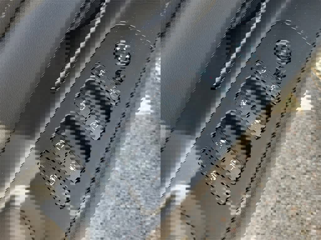 New 2025 Hyundai Elantra SEL image 23