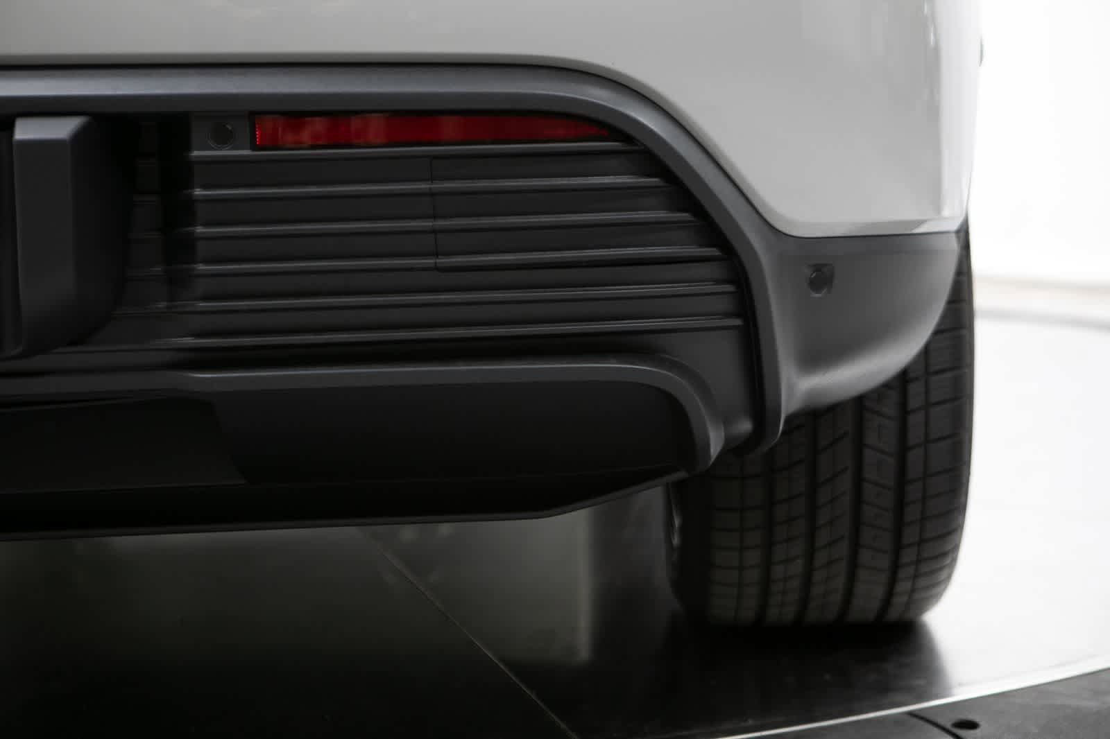 New 2026 Porsche Macan Electric RWD image 20