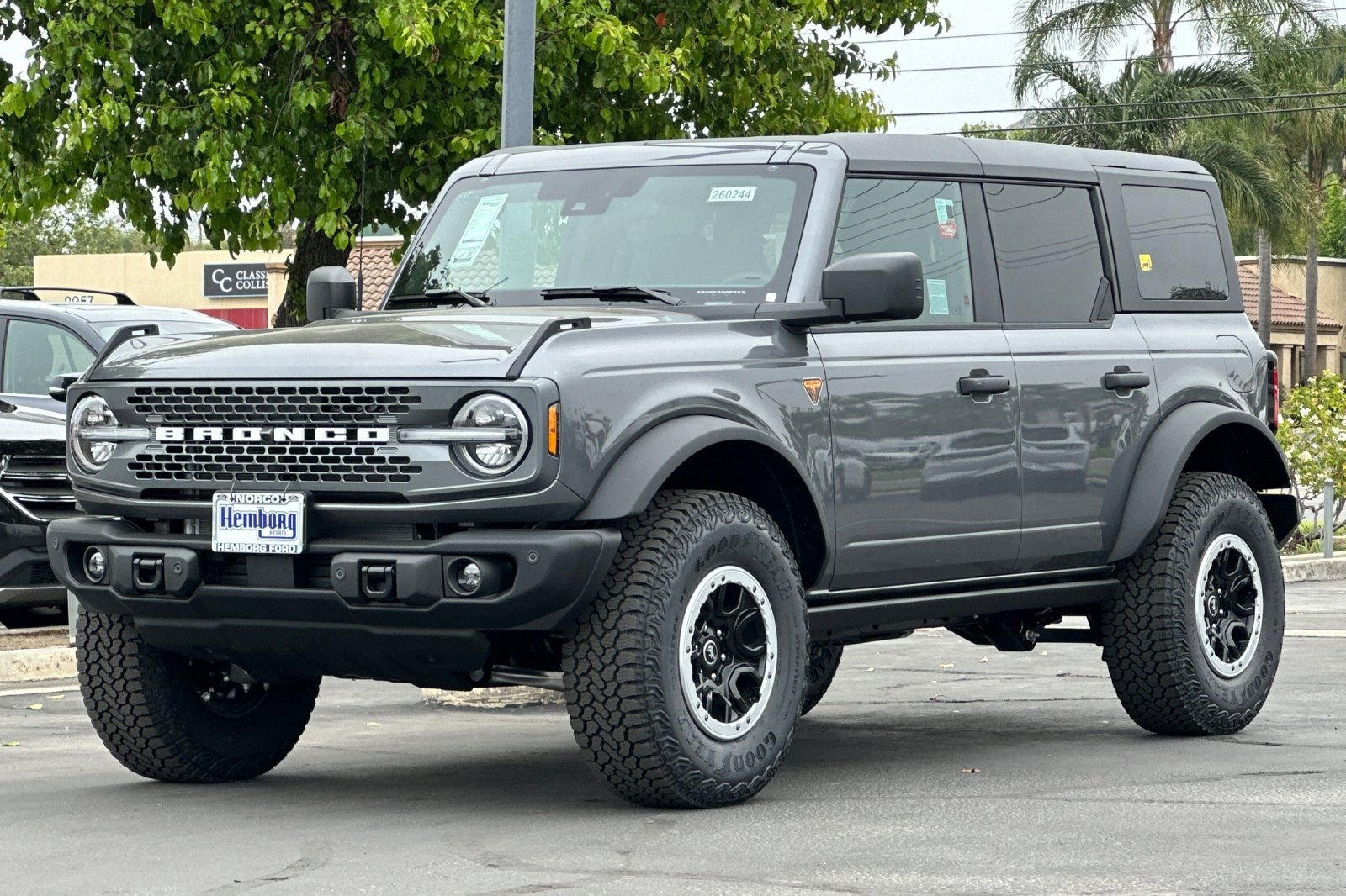 New 2026 Ford Bronco Badlands image 8