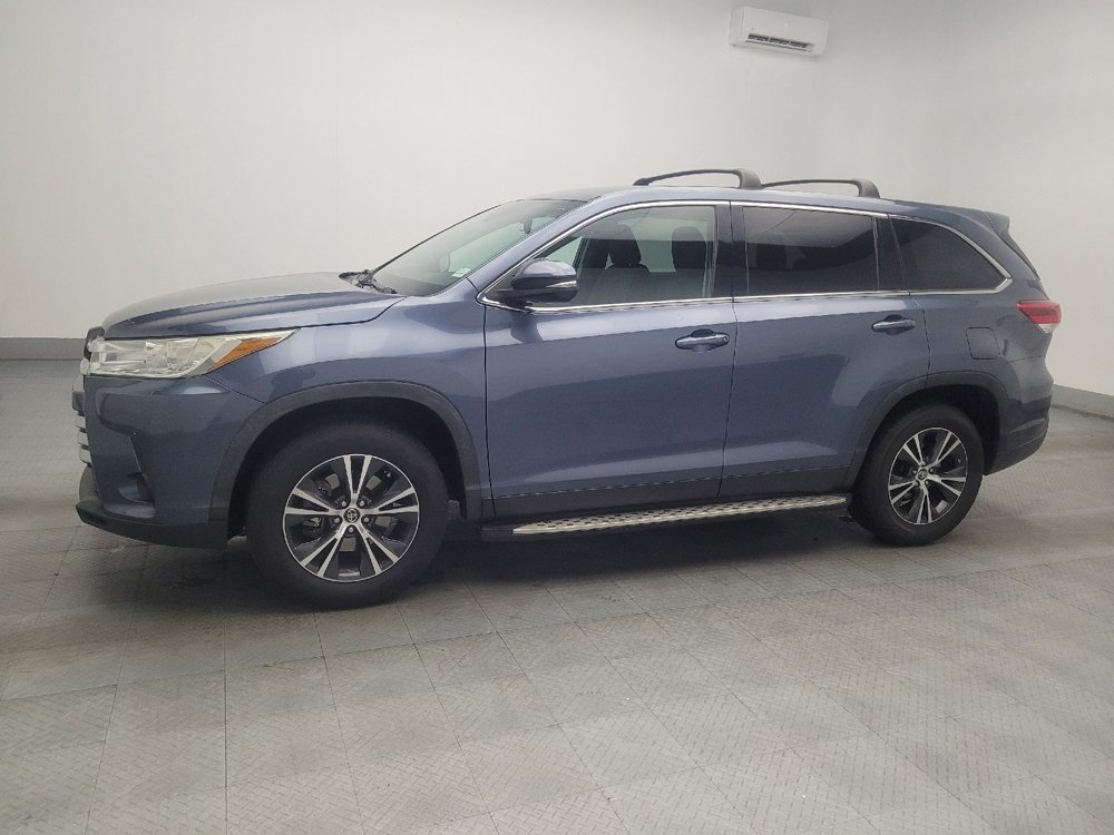 Used 2019 Toyota Highlander LE FWD image 2