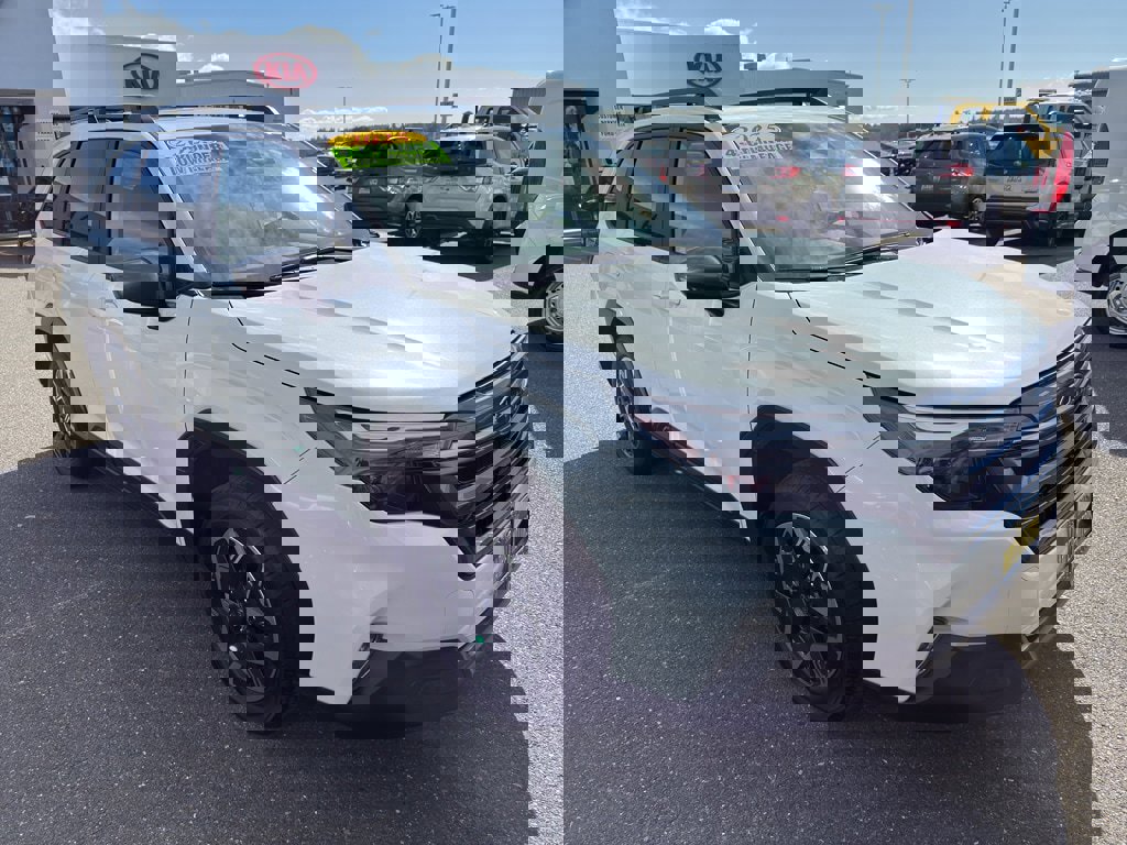 Used 2025 Subaru Forester Premium image 7